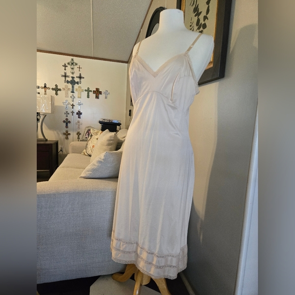 JC Penny. Slip. 298 - Picture 1 of 4